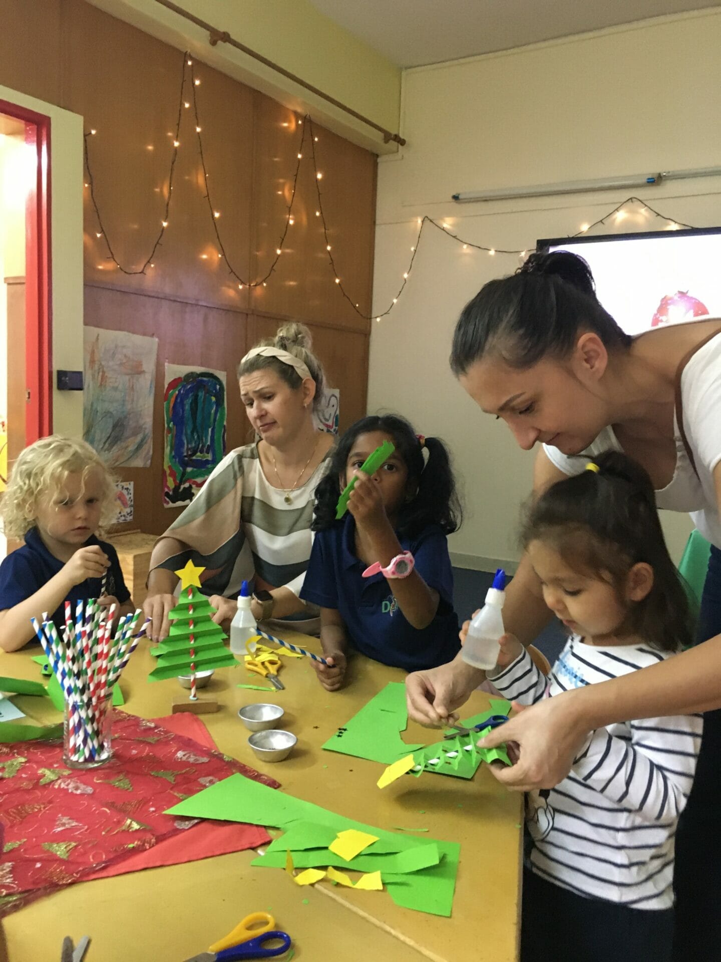  Foto zu Adventsbasteln im Kindergarten › Deutsche Schule Kuala Lumpur 